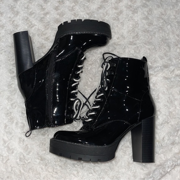 AlIT Patent Leather Block Chunky High Heel Boot. Size 9 black and White laces. - Picture 8 of 16